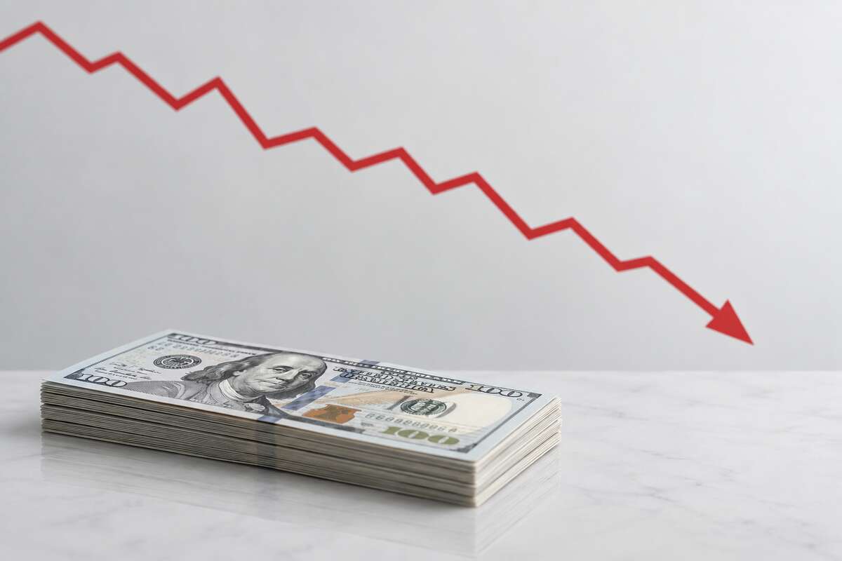 دلار چرا ریخت؟ / آیا قیمت دلار به ۲۰۰ هزار تومان برمی‌گردد؟
